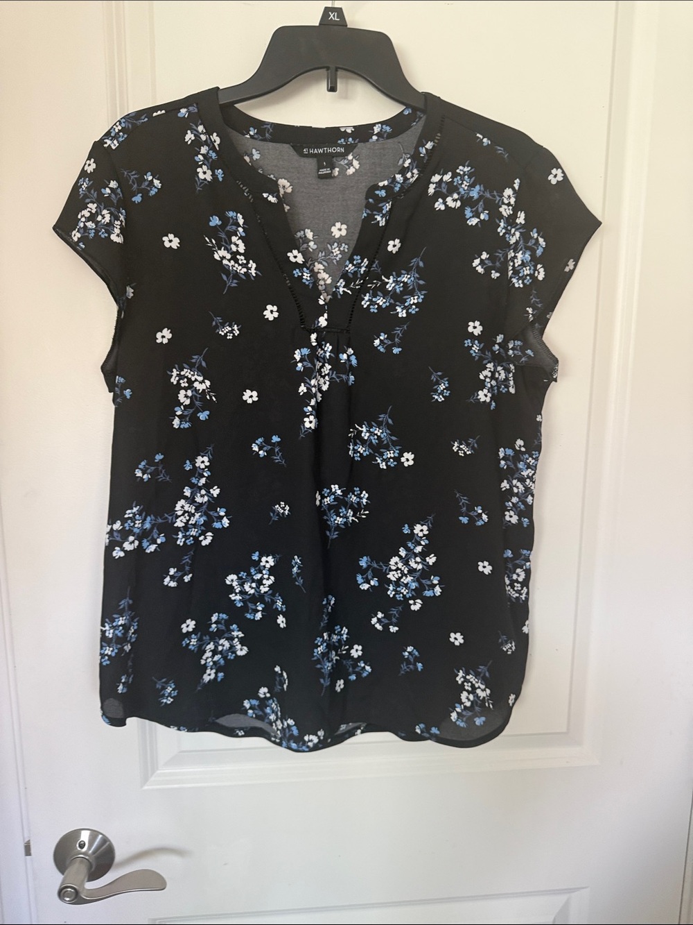 41 Hawthorn Black Floral Cap-Sleeve V-Neck Top - Black/Blue